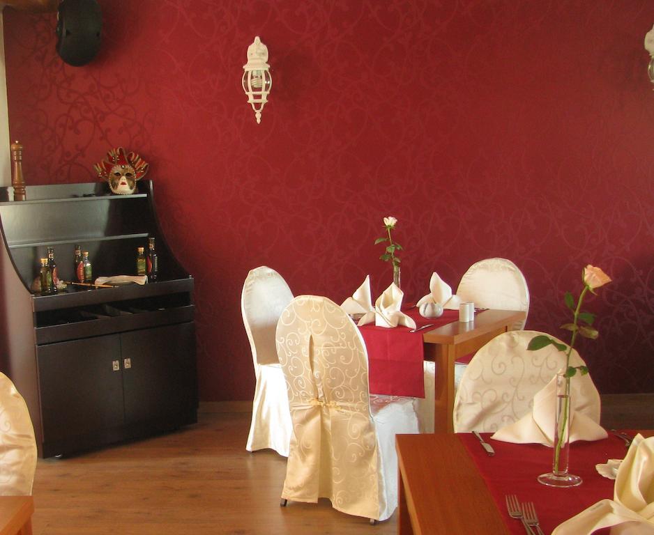 Pension Am Radweg & Ristorante Juani Wriezen Екстериор снимка
